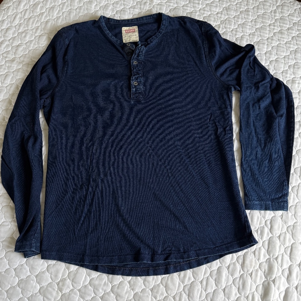 Levi's Vintage Inspired Long Sleeve Henley in Indigo Blue‎